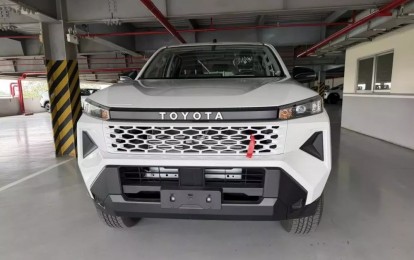 Chi tiết Toyota Hilux 2026 bản số sàn vừa ra mắt Việt Nam: Giá dễ tiếp cận, trang bị tối giản